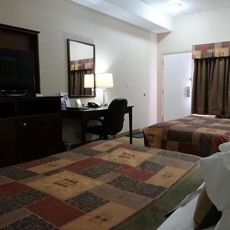 Ramada By Wyndham Weyburn Hotel Luaran gambar