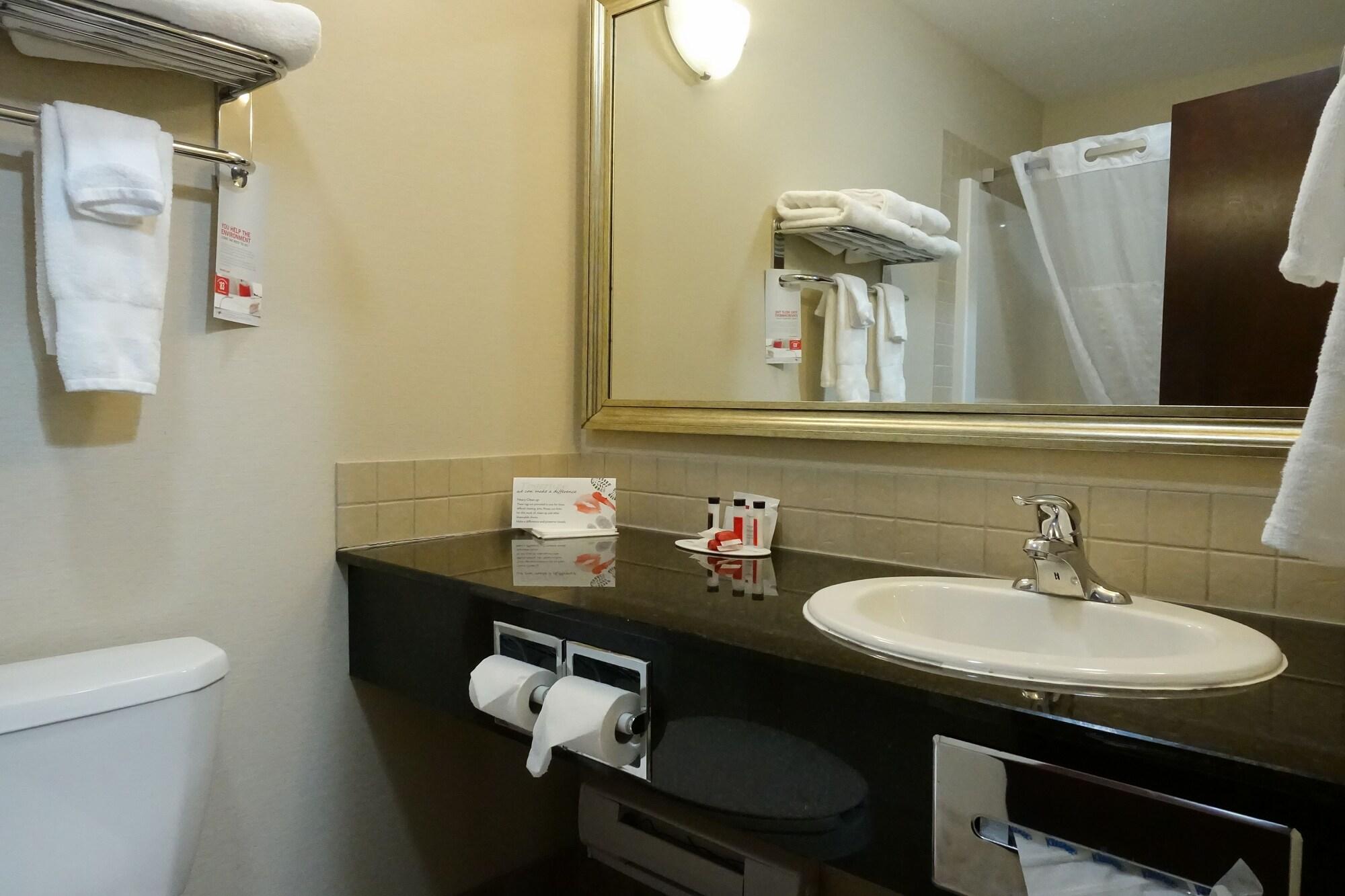 Ramada By Wyndham Weyburn Hotel Luaran gambar