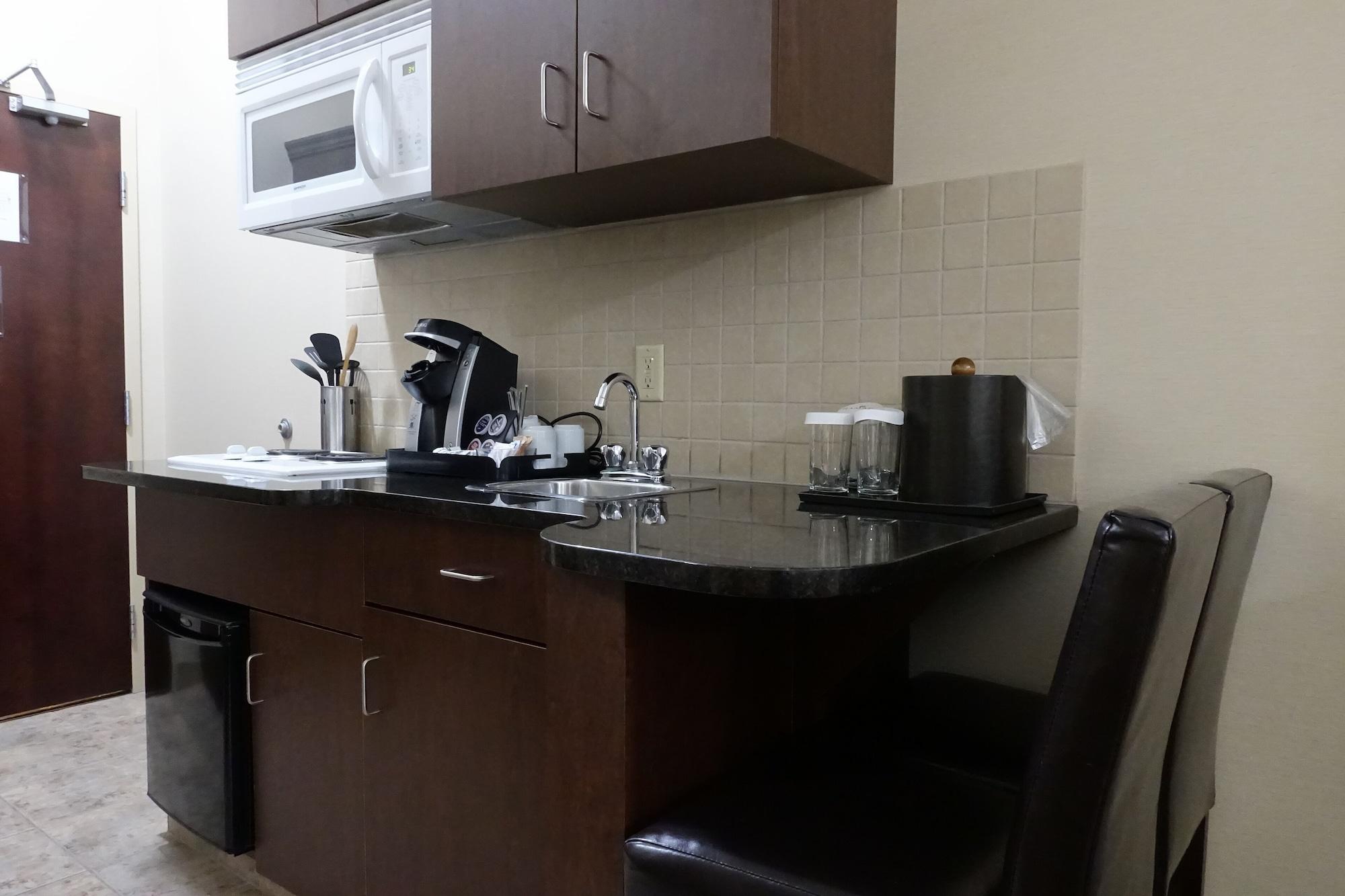 Ramada By Wyndham Weyburn Hotel Luaran gambar