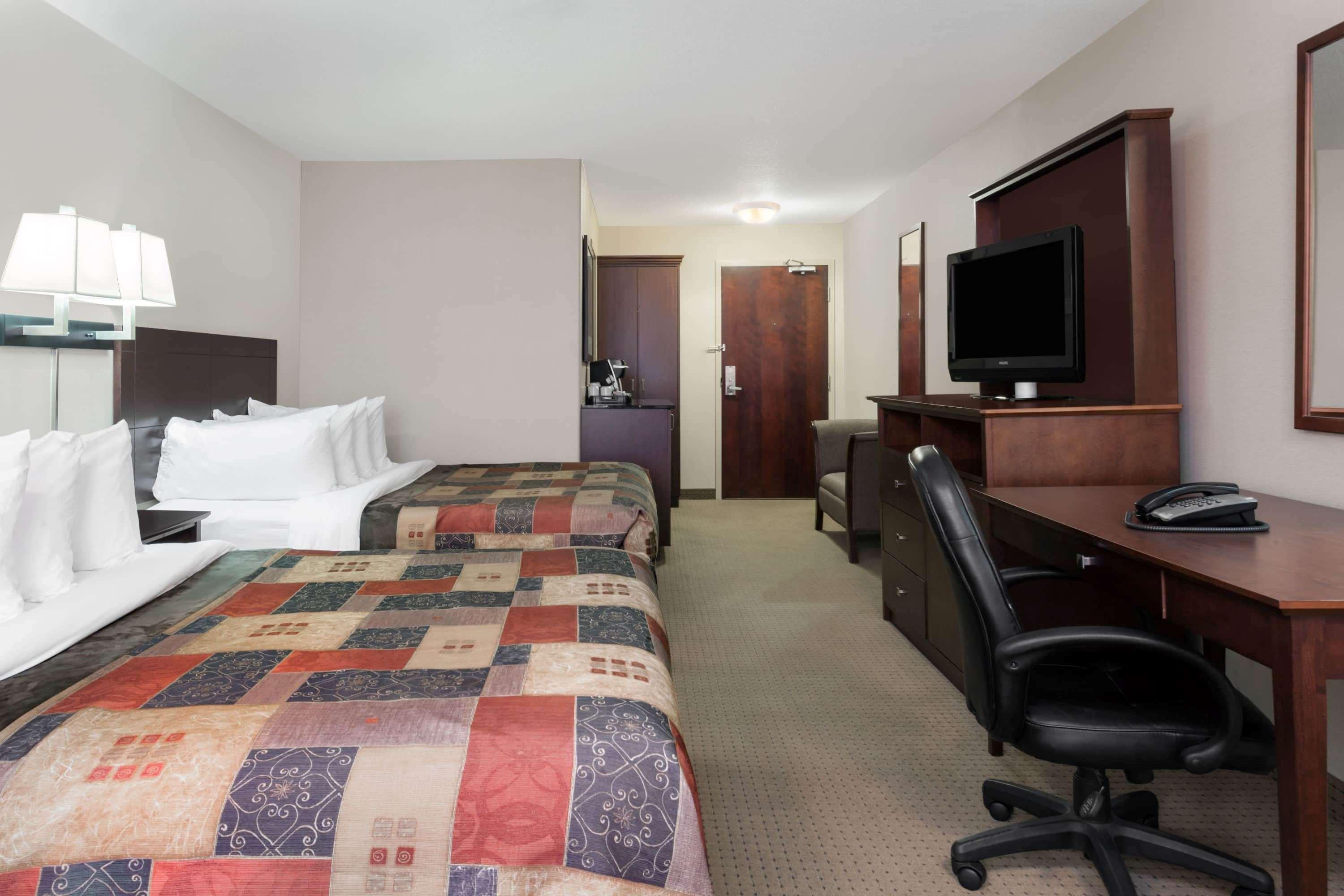 Ramada By Wyndham Weyburn Hotel Luaran gambar