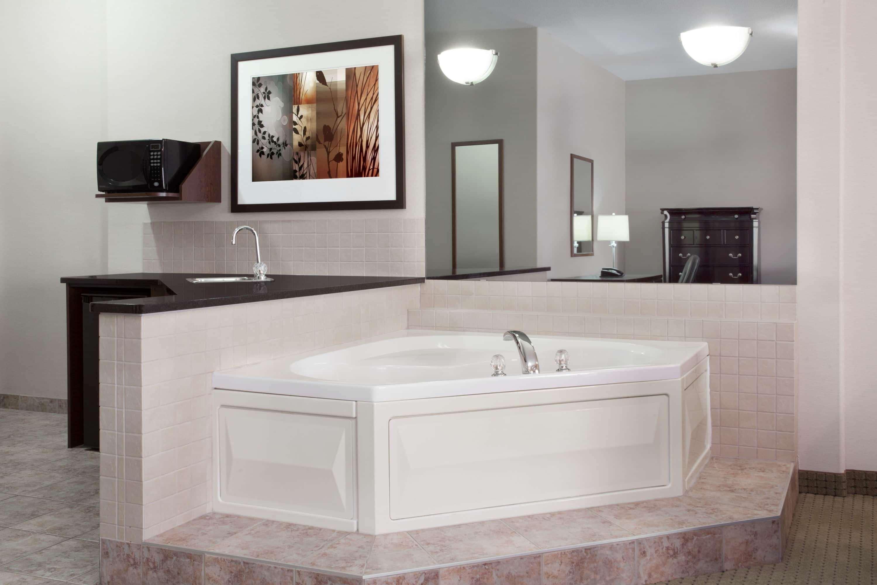 Ramada By Wyndham Weyburn Hotel Luaran gambar