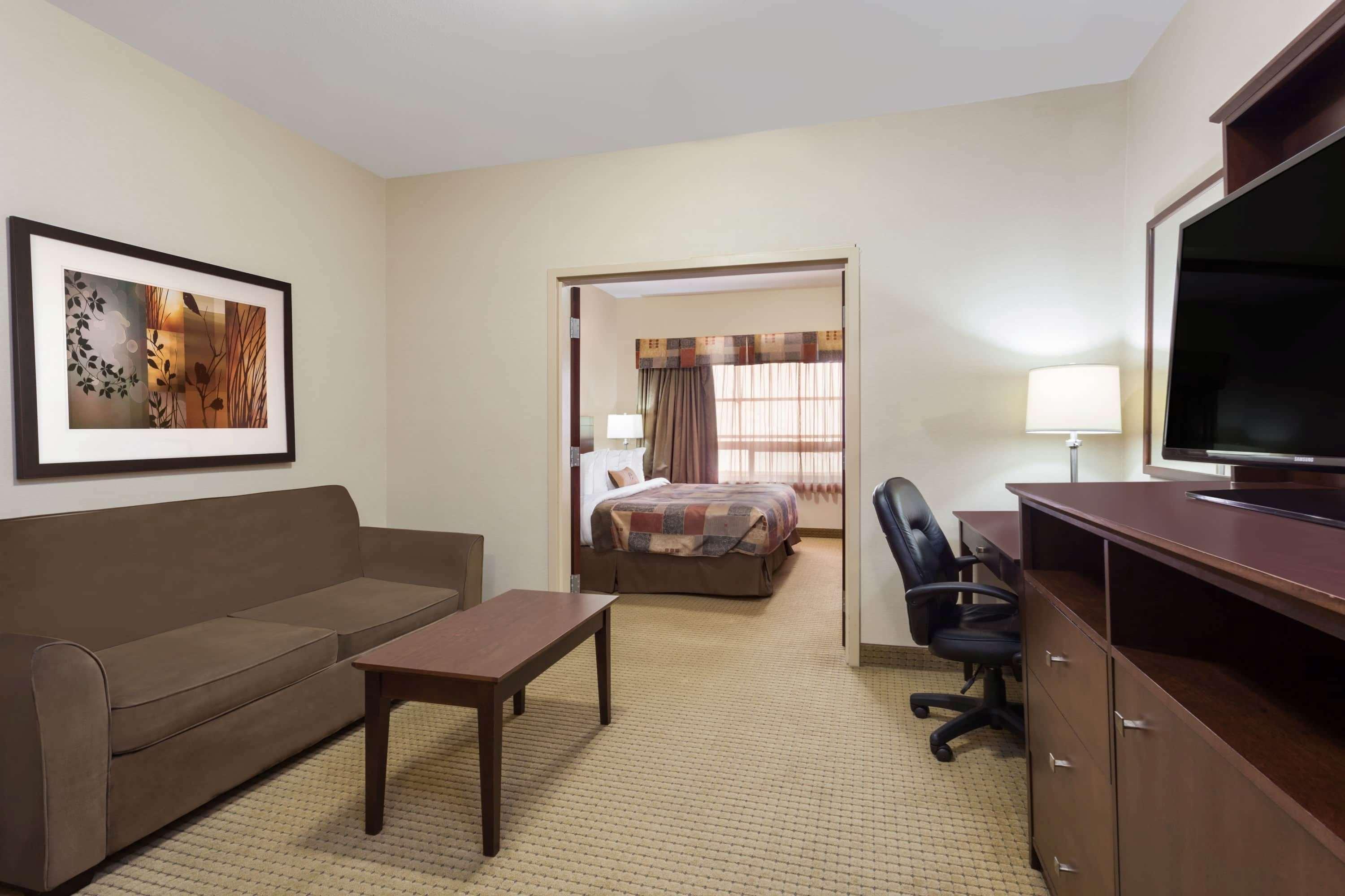 Ramada By Wyndham Weyburn Hotel Luaran gambar