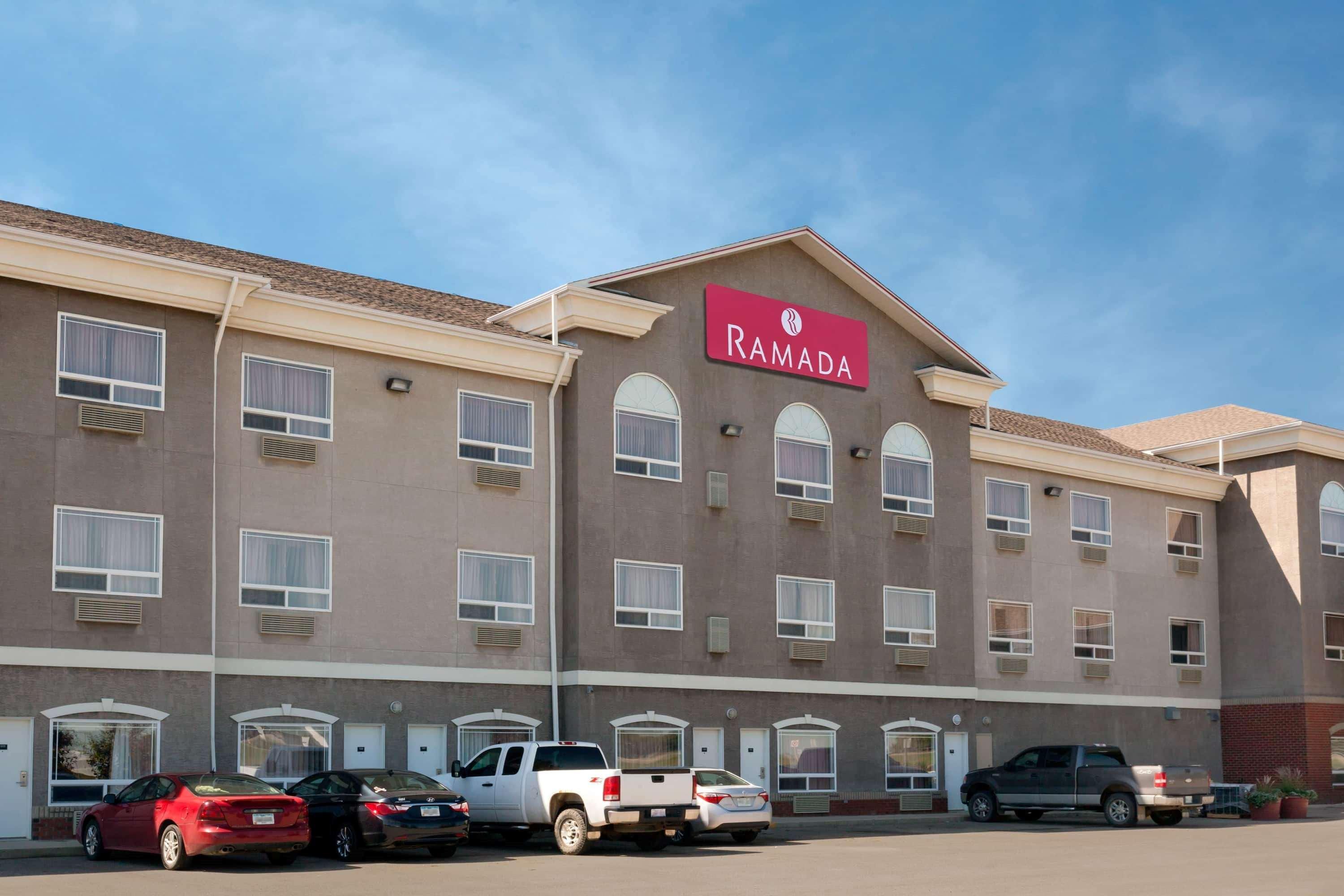 Ramada By Wyndham Weyburn Hotel Luaran gambar