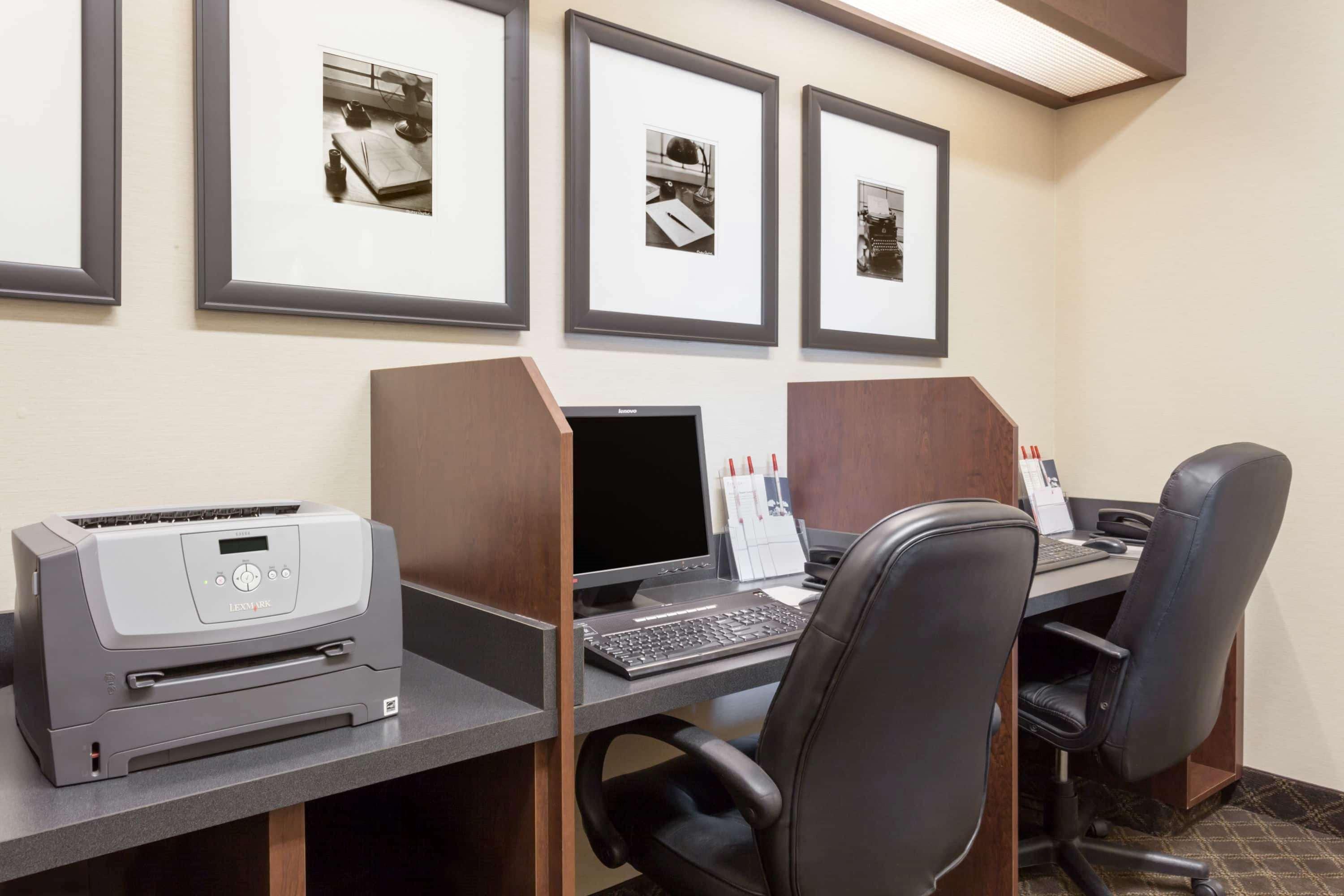 Ramada By Wyndham Weyburn Hotel Luaran gambar