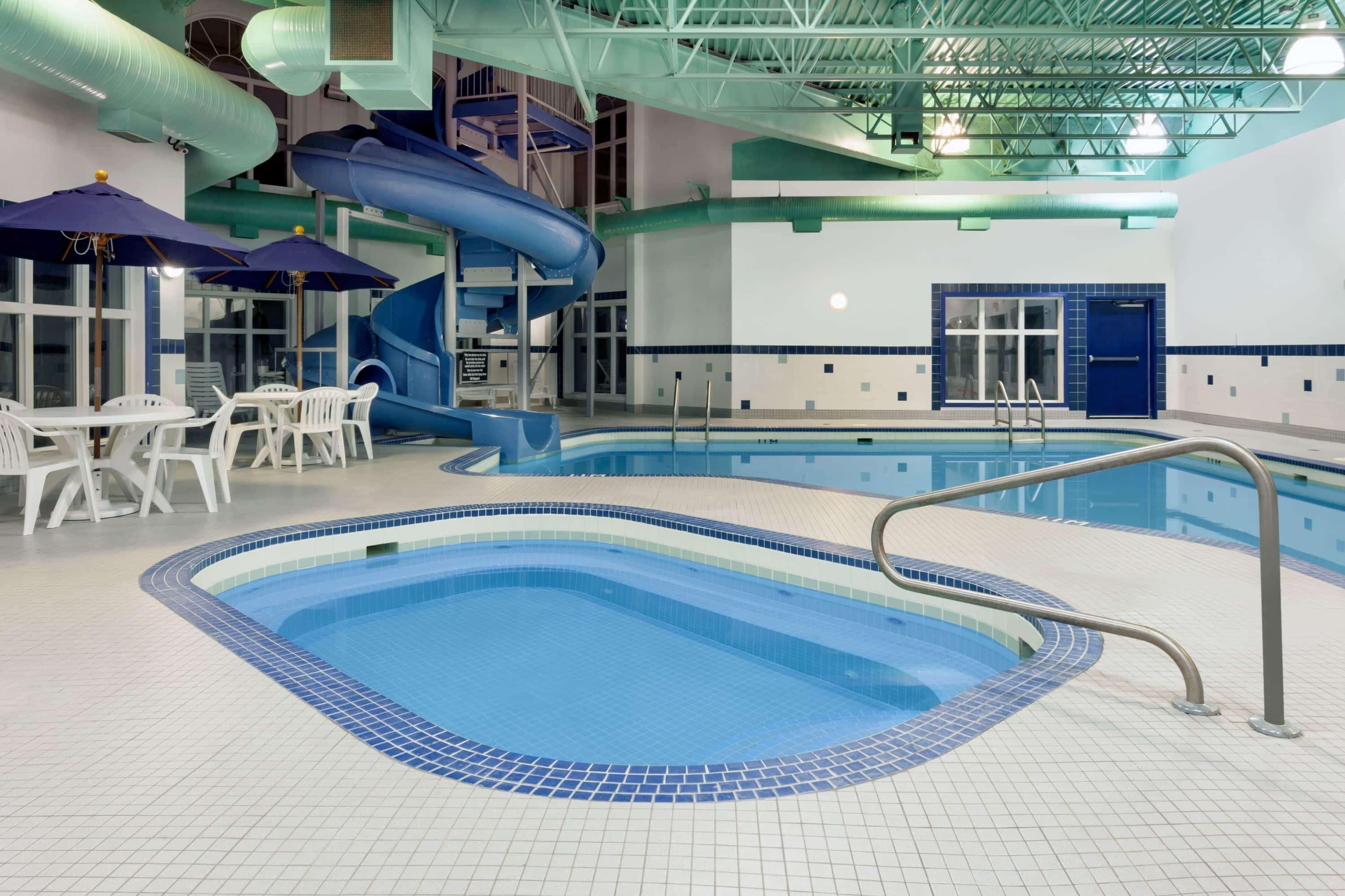 Ramada By Wyndham Weyburn Hotel Luaran gambar