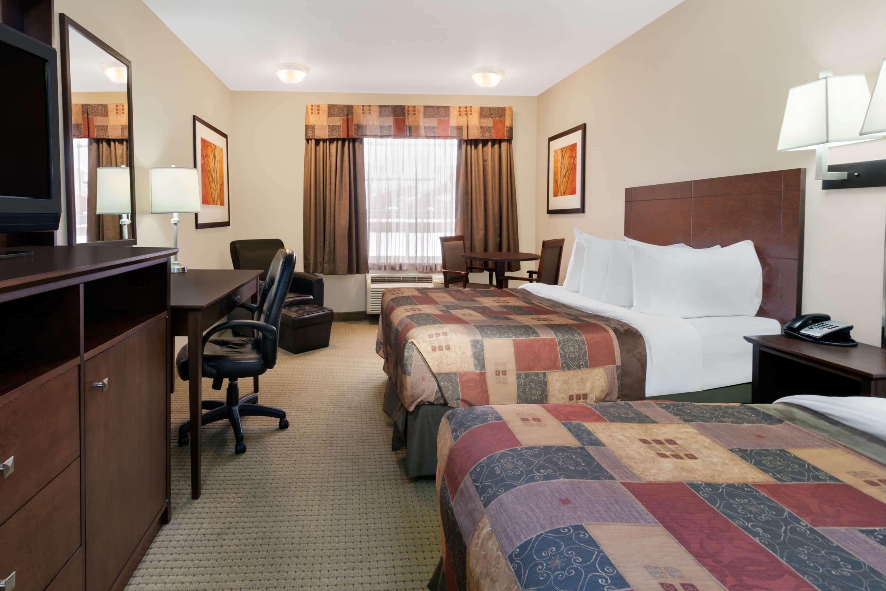 Ramada By Wyndham Weyburn Hotel Luaran gambar