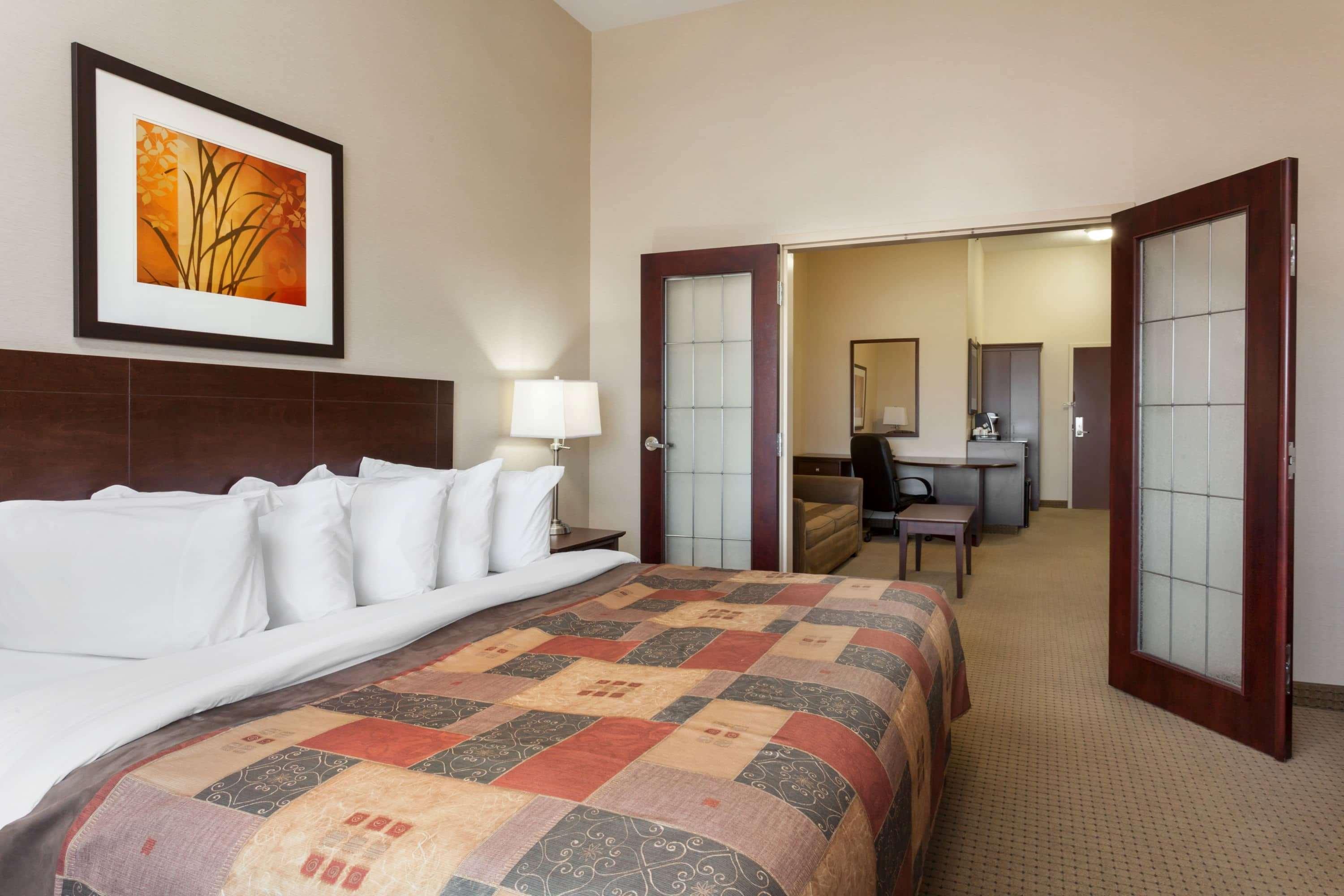 Ramada By Wyndham Weyburn Hotel Luaran gambar