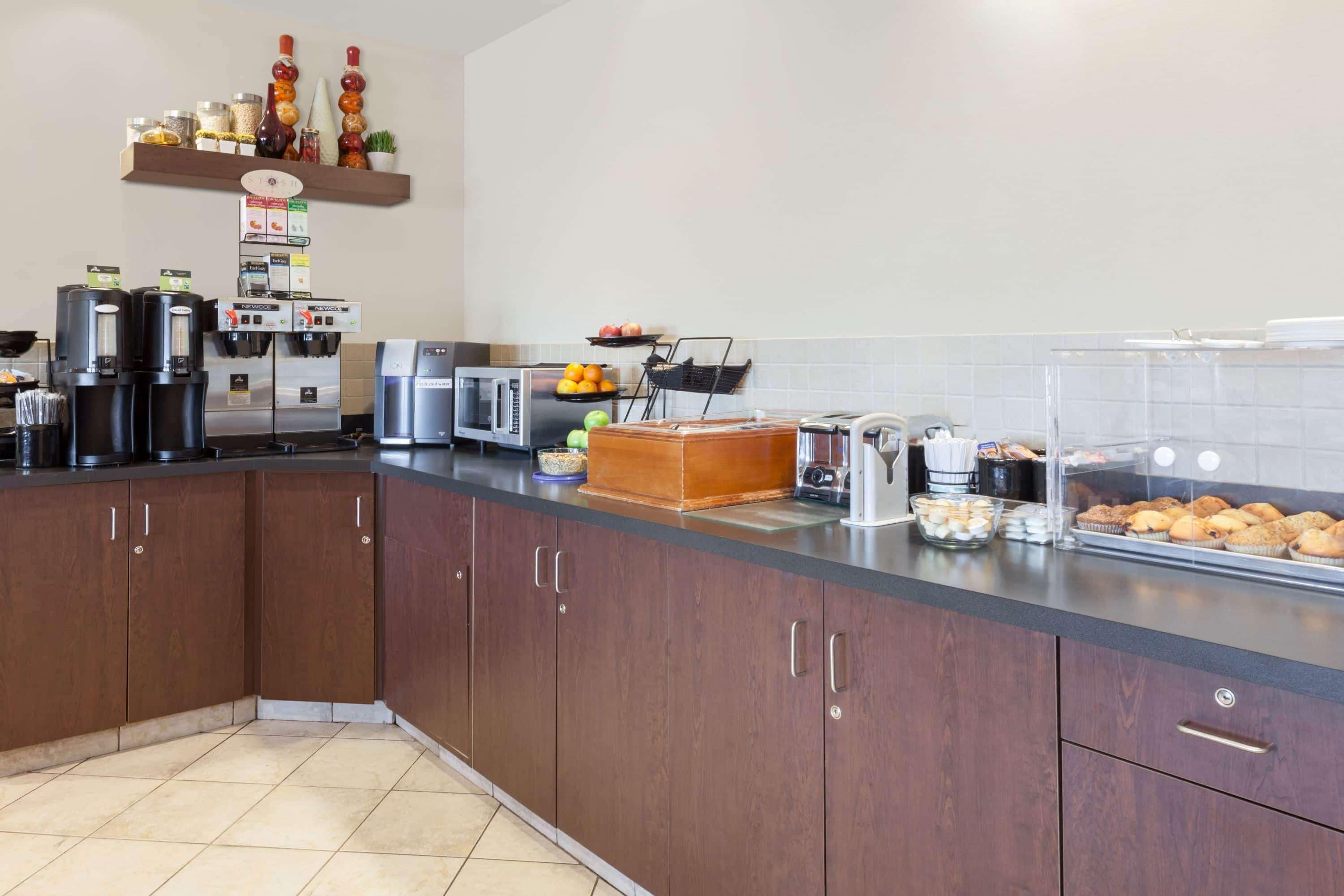 Ramada By Wyndham Weyburn Hotel Luaran gambar