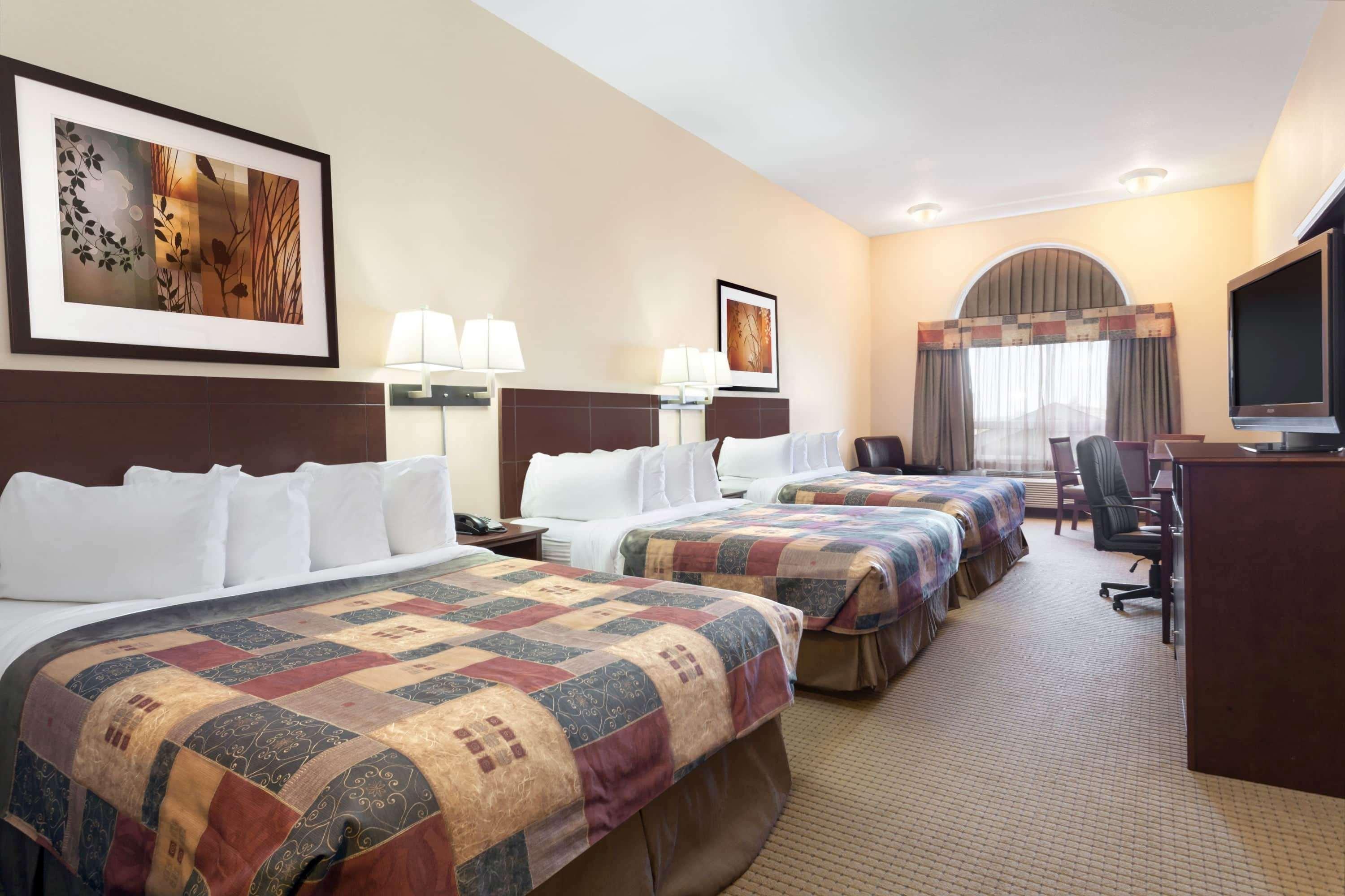 Ramada By Wyndham Weyburn Hotel Luaran gambar