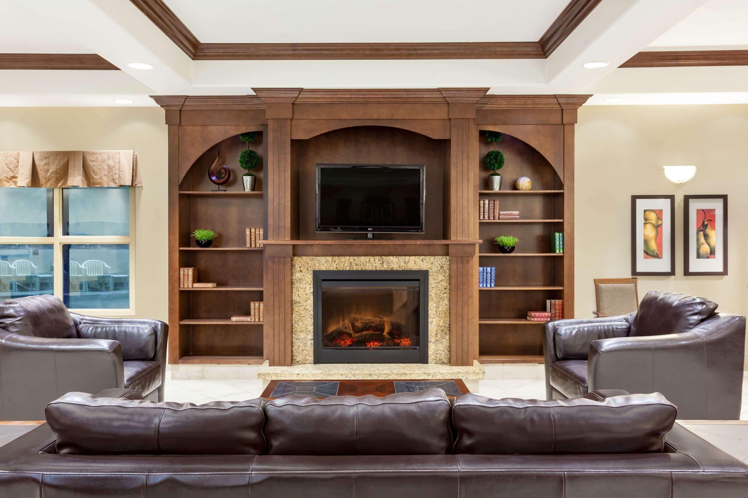 Ramada By Wyndham Weyburn Hotel Luaran gambar
