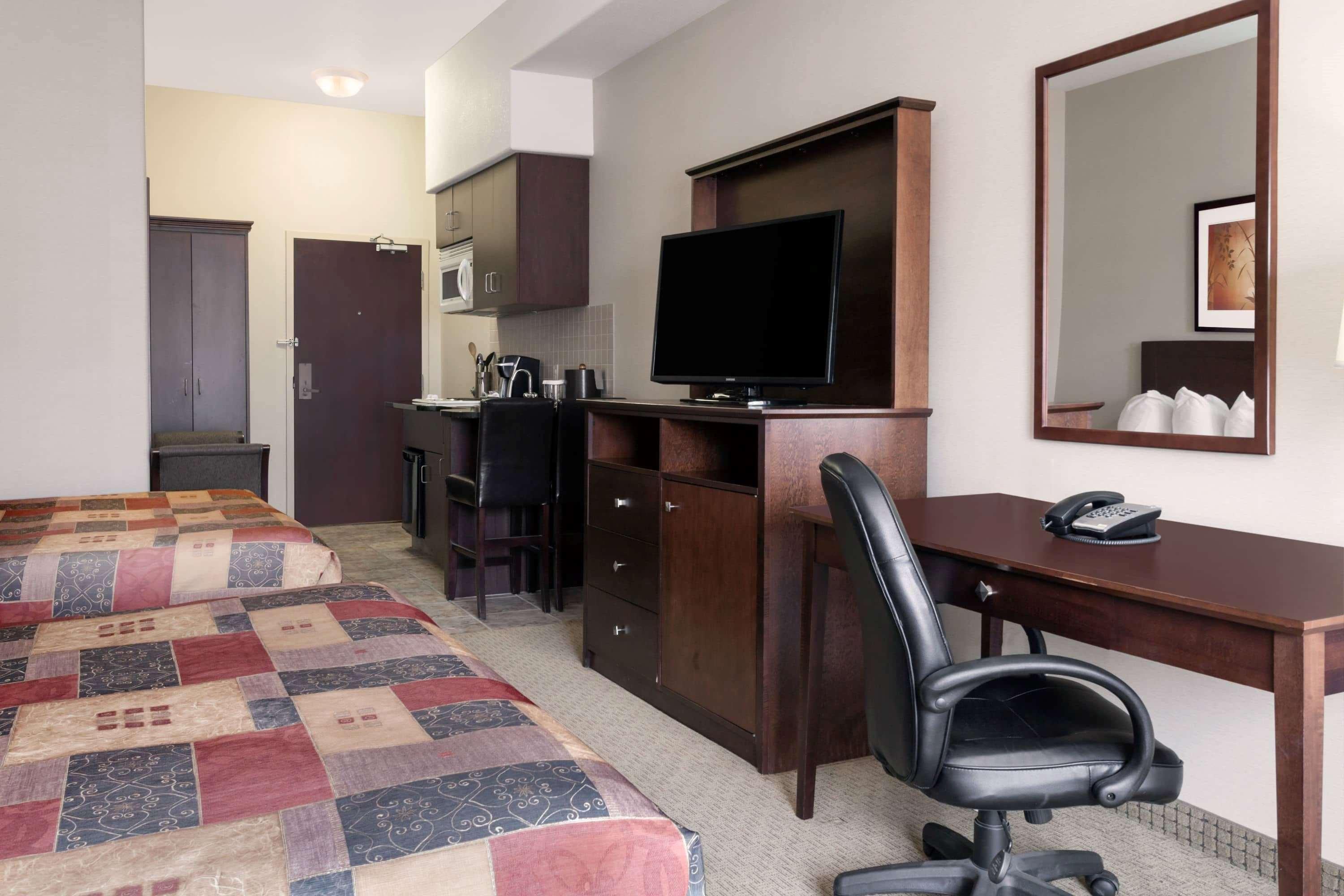 Ramada By Wyndham Weyburn Hotel Luaran gambar