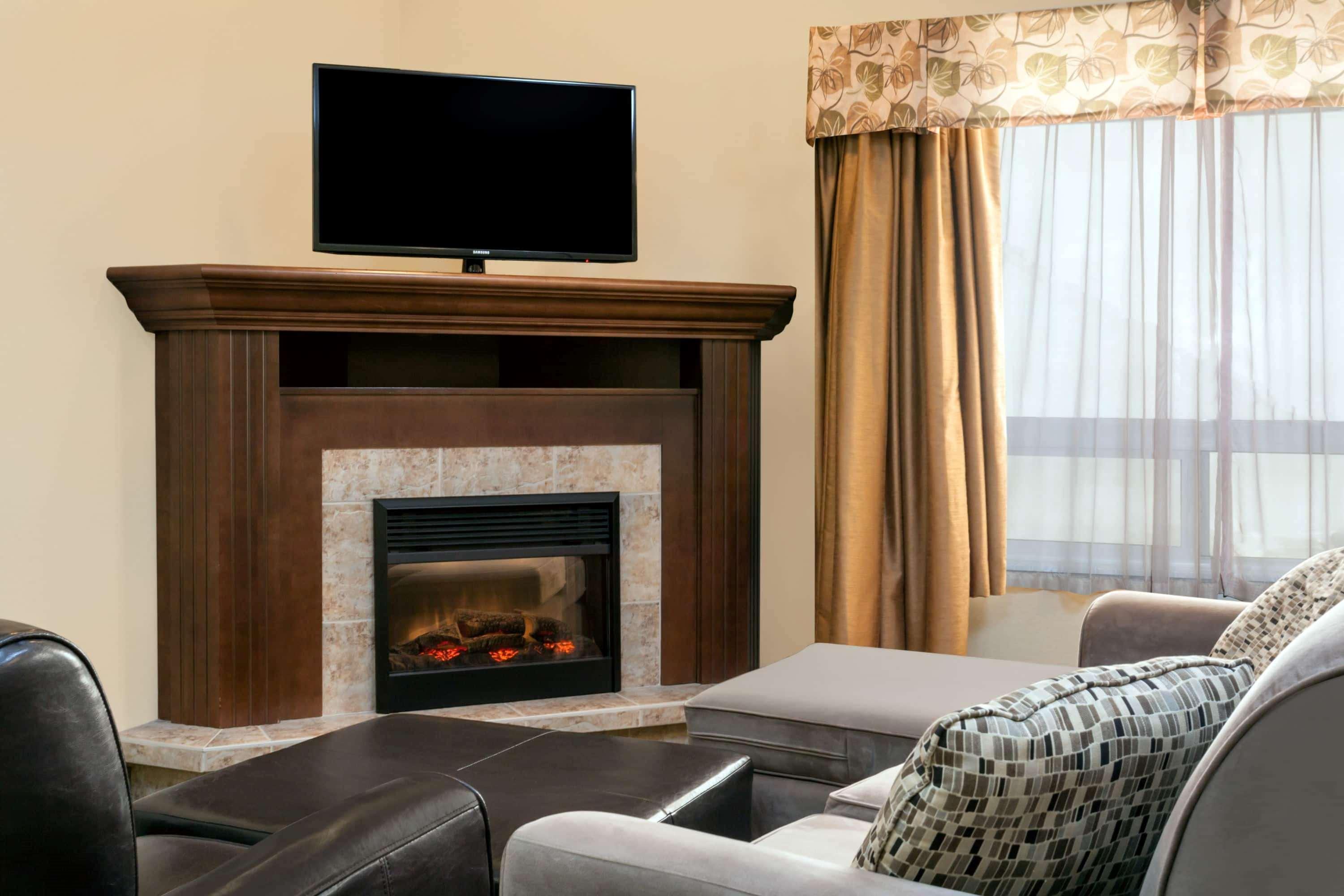 Ramada By Wyndham Weyburn Hotel Luaran gambar