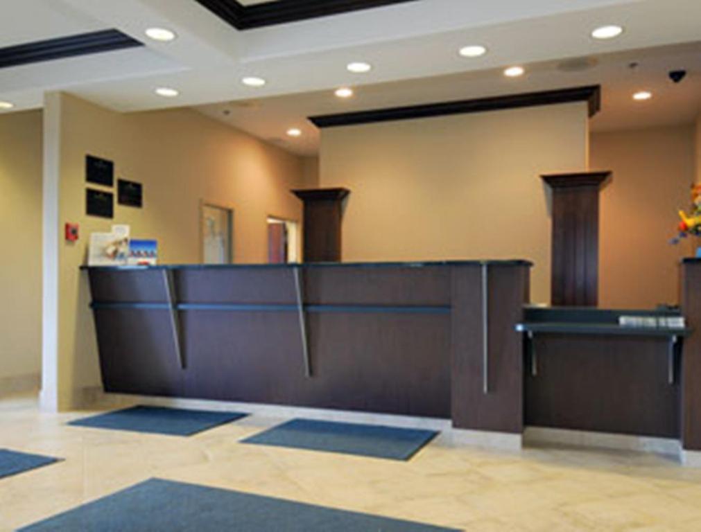 Ramada By Wyndham Weyburn Hotel Dalaman gambar