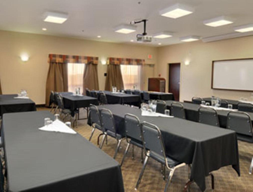Ramada By Wyndham Weyburn Hotel Kemudahan gambar