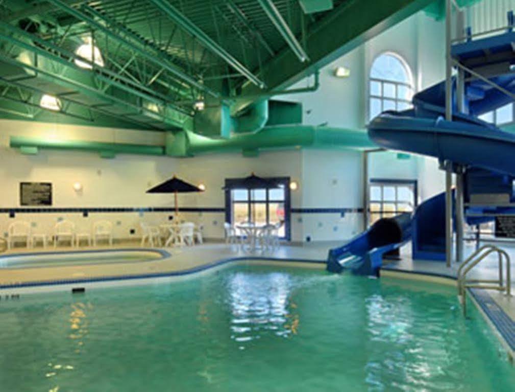 Ramada By Wyndham Weyburn Hotel Luaran gambar