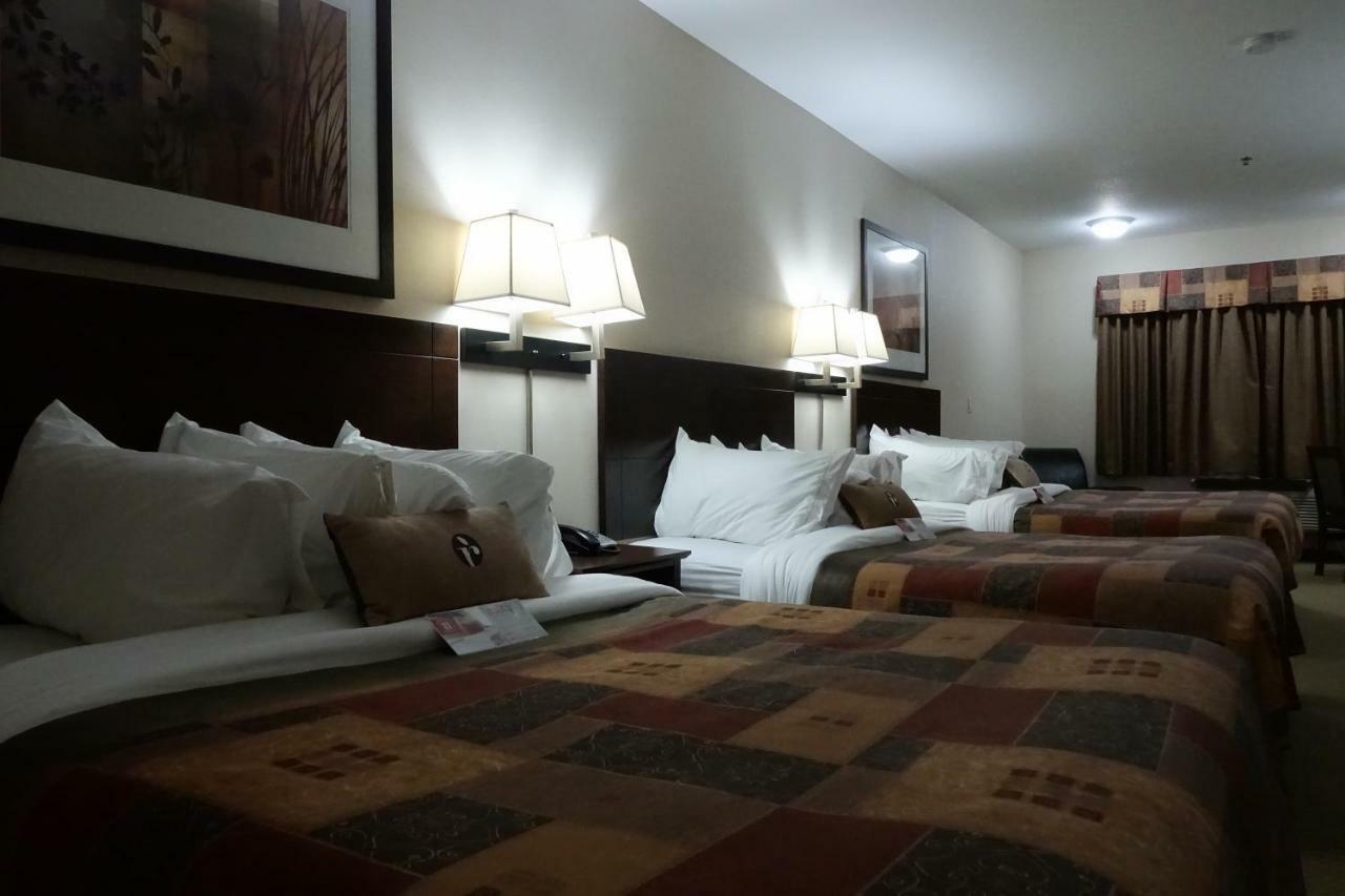 Ramada By Wyndham Weyburn Hotel Luaran gambar