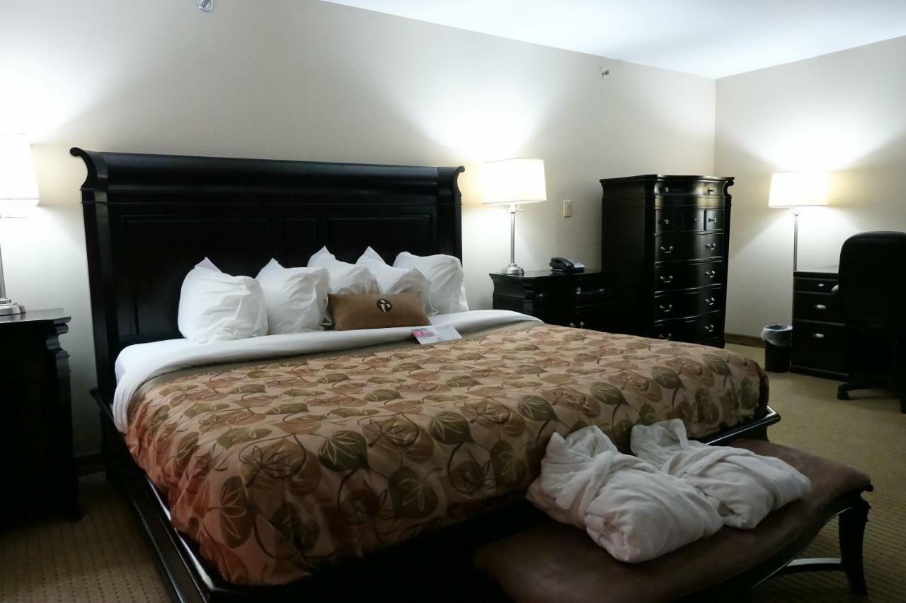 Ramada By Wyndham Weyburn Hotel Luaran gambar