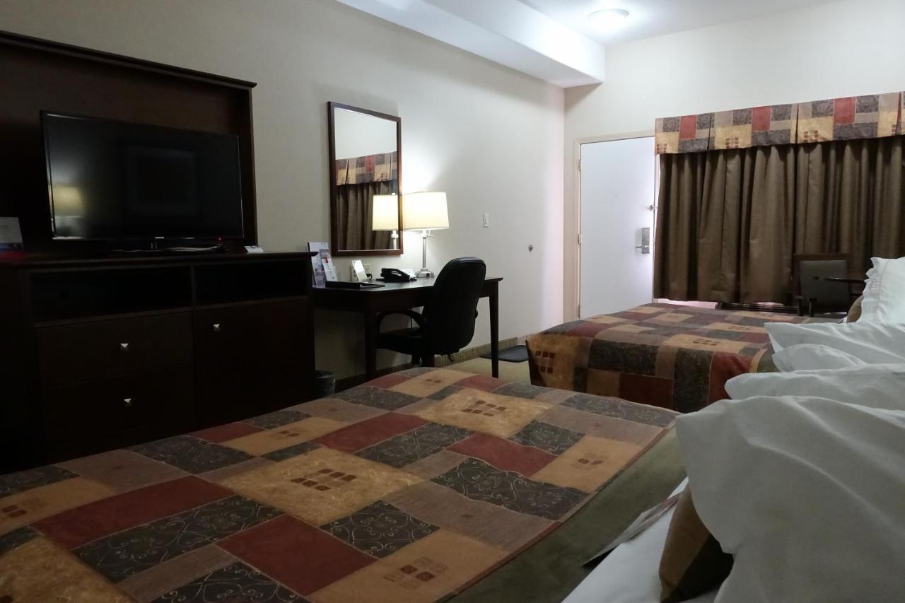 Ramada By Wyndham Weyburn Hotel Luaran gambar