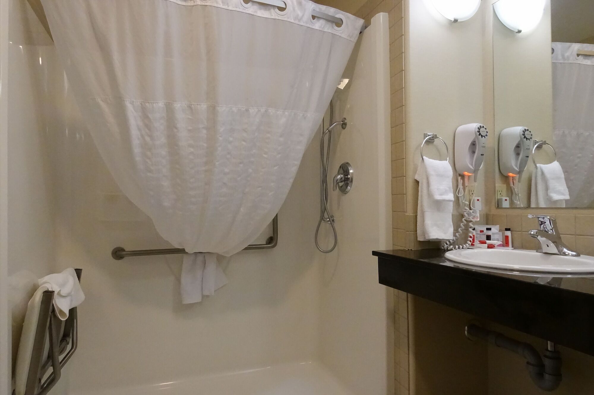 Ramada By Wyndham Weyburn Hotel Luaran gambar